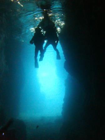 沖縄　体験ダイブ　恩納村青の洞窟