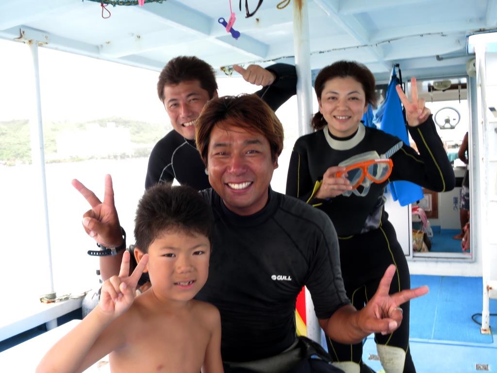 夏休みの海遊び｜沖縄恩納村